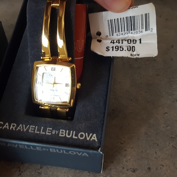Caravelle gold tone watch - Picture 3 of 3